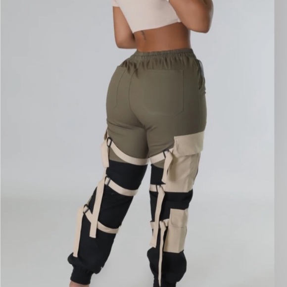 Women Strap Me Up Pants - Picture 2 of 4